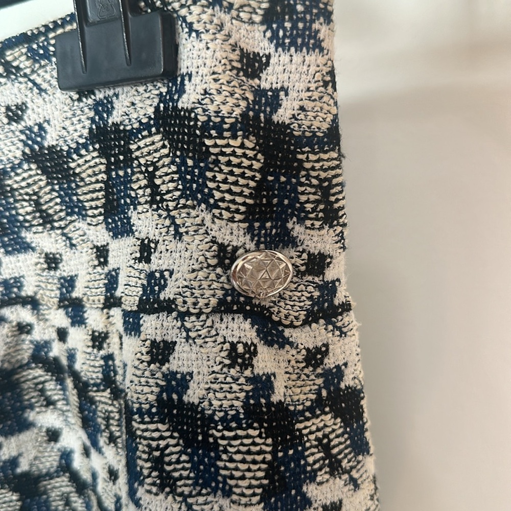 Chanel skirt - Picture 2 of 4